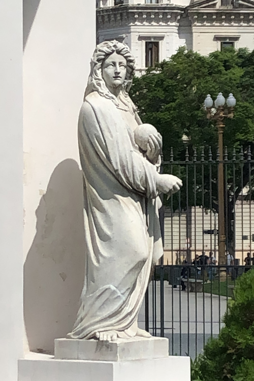 Estatua La Astronoma - Pirmide de mayo