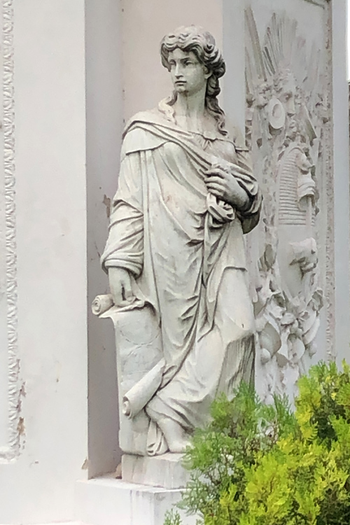Estatua La Geografa - Pirmide de mayo