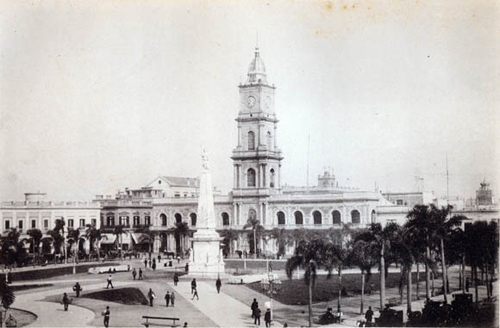 El Cabildo y la Plaza de la Victoria.