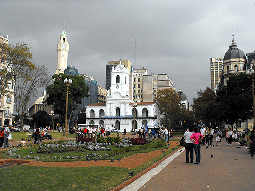 El Cabildo y la Plaza de Mayo